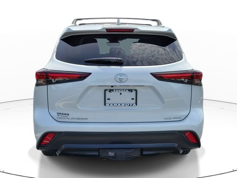 Used 2025 Toyota Highlander XLE AWD/4WD image 5