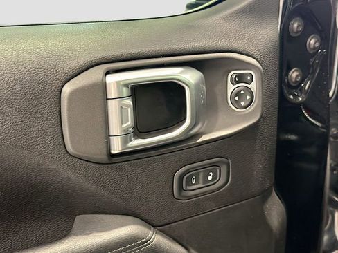 Used 2019 Jeep Wrangler Unlimited Sahara AWD/4WD image 17