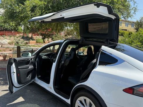 Used 2016 Tesla Model X 90D image 33