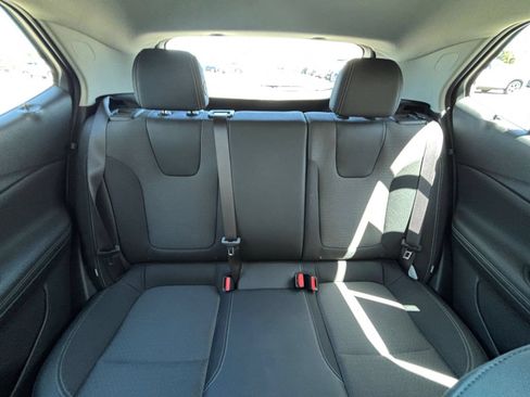 Used 2025 Buick Encore GX Preferred AWD/4WD image 38