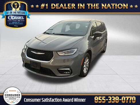 Used 2025 Chrysler Pacifica Select FWD image 1