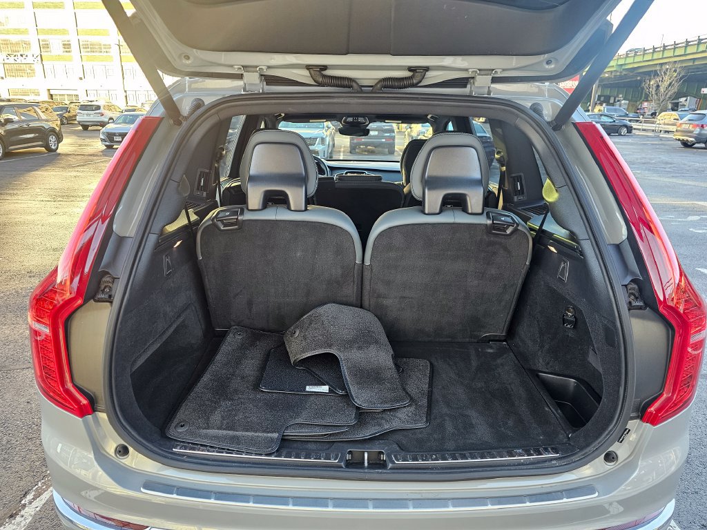 Certified 2025 Volvo XC90 B6 Ultra w/ Protection Package AWD/4WD image 28