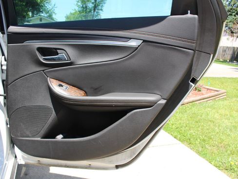 Used 2014 Chevrolet Impala LT w/ Convenience Package FWD image 32