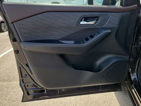 Used 2023 Nissan Rogue SV AWD/4WD image 18