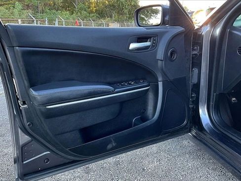 Used 2020 Dodge Charger SXT w/ Leather Interior Group image 17