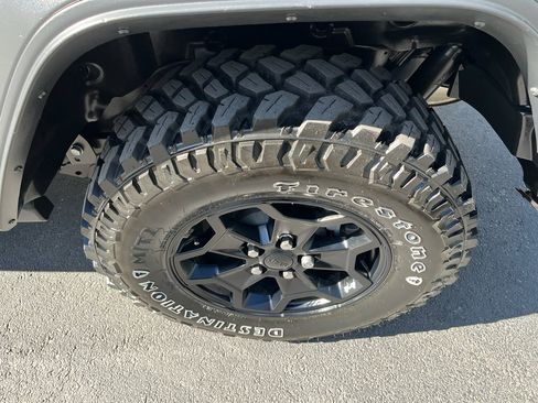 Used 2023 Jeep Wrangler Unlimited w/ Sun & Screen Package AWD/4WD image 11