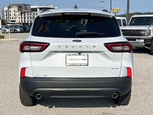 Certified 2025 Ford Escape ST-Line AWD/4WD image 5