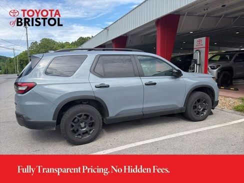 Used 2025 Honda Pilot TrailSport image 14