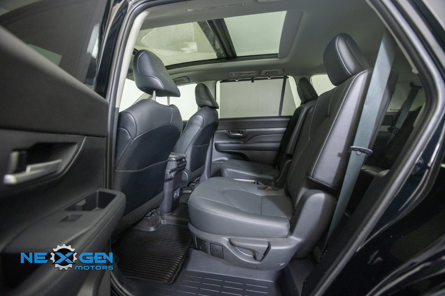 Used 2026 Toyota Grand Highlander AWD image 31