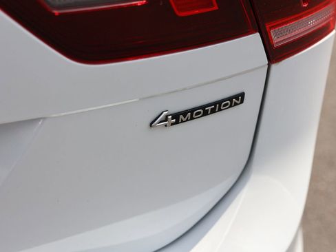Used 2022 Volkswagen Tiguan SE R-Line AWD/4WD image 11