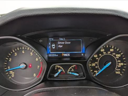 Used 2016 Ford Focus Titanium w/ Titanium Technology Package image 24