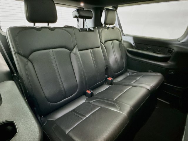 Used 2023 Jeep Wagoneer L 2WD w/ Premium Group I image 28