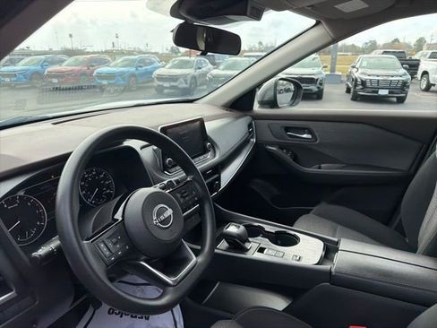 Used 2023 Nissan Rogue SV image 6