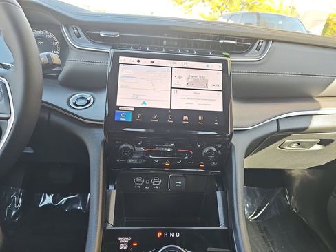 New 2025 Jeep Grand Cherokee L Limited w/ Trailer Tow Package image 22