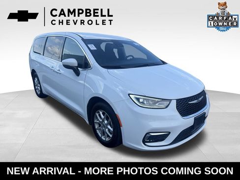 Used 2023 Chrysler Pacifica Touring FWD image 7