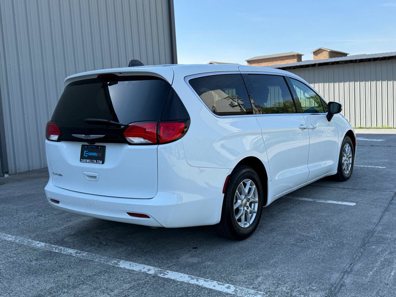 Used 2022 Chrysler Voyager LX FWD image 5