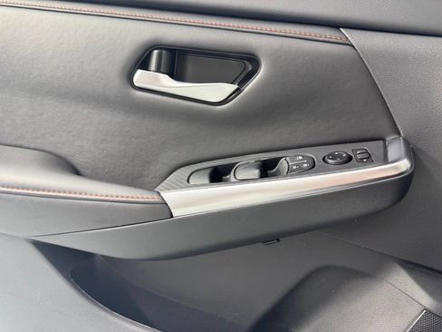 Used 2024 Nissan Sentra SR w/ SR Premium Package FWD image 12