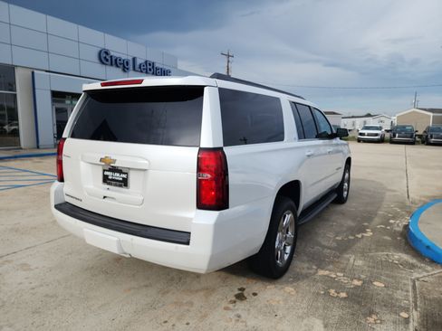Used 2017 Chevrolet Suburban LT RWD image 7