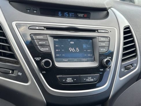 Used 2015 Hyundai Elantra SE w/ Option Group 02 FWD image 9