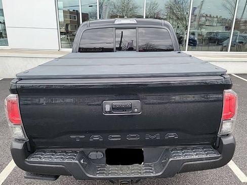 Used 2016 Toyota Tacoma SR5 w/ SR5 Appearance Package (SN) AWD/4WD image 3