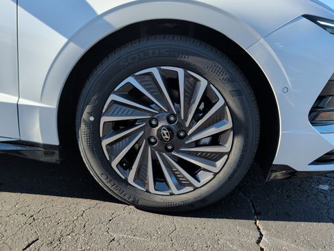 New 2026 Hyundai Sonata Limited image 25