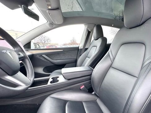 Used 2023 Tesla Model Y Long Range image 18