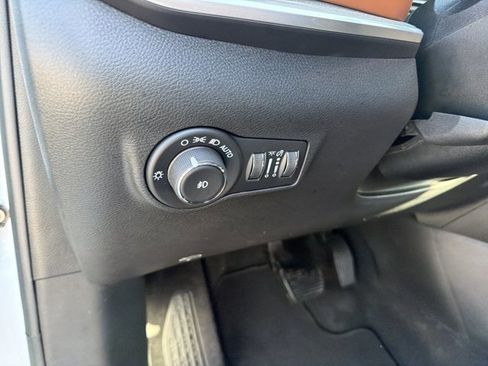 Used 2025 Jeep Compass Limited AWD/4WD image 17