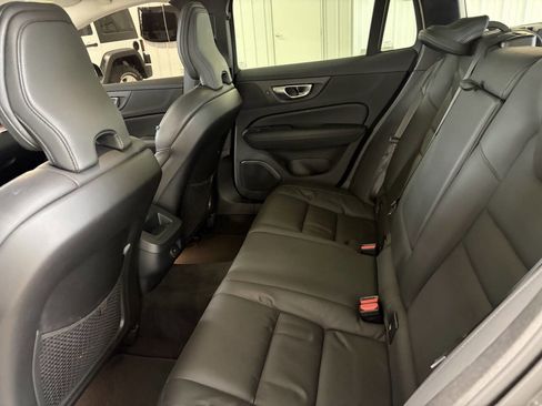 Used 2024 Volvo V60 B5 Cross Country Plus image 27