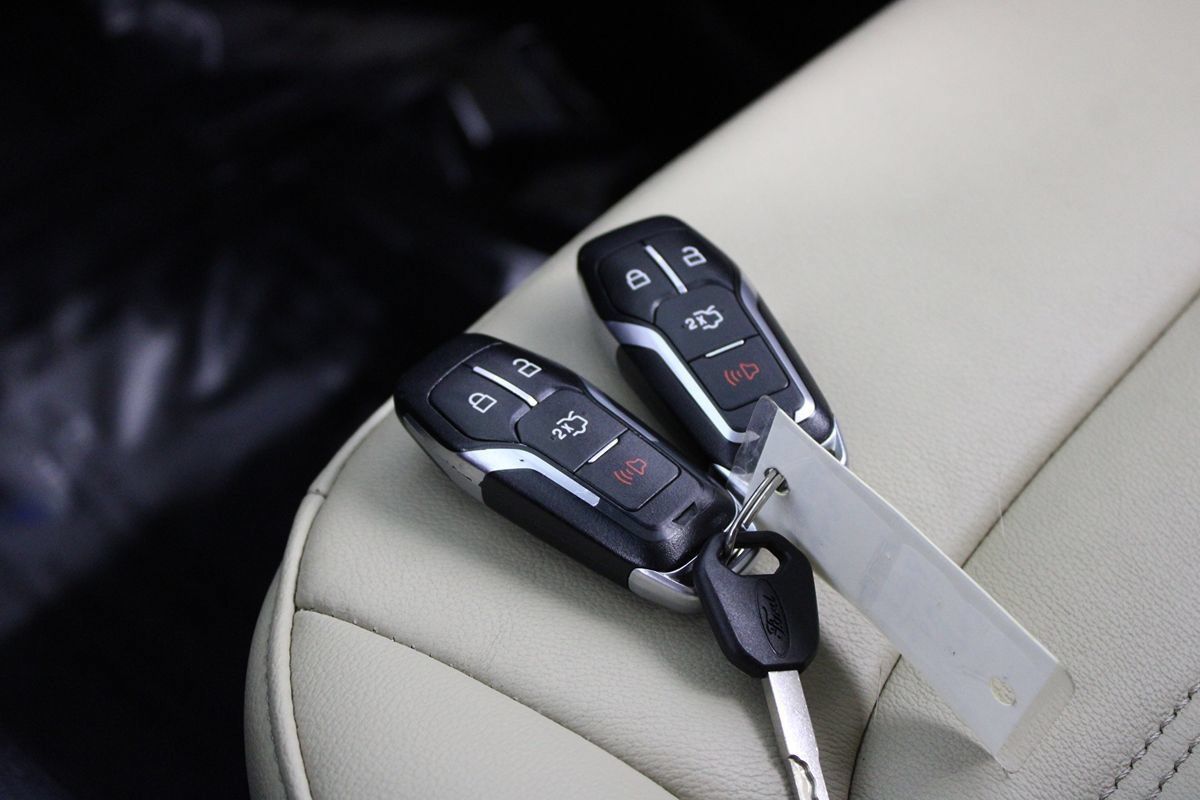 Used 2016 Ford Edge SEL w/ Equipment Group 201A FWD image 18
