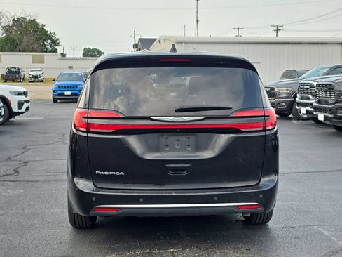 Used 2024 Chrysler Pacifica Touring-L FWD image 59