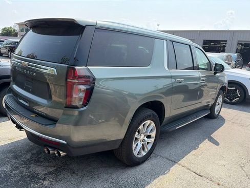 Used 2023 Chevrolet Suburban Premier AWD/4WD image 3