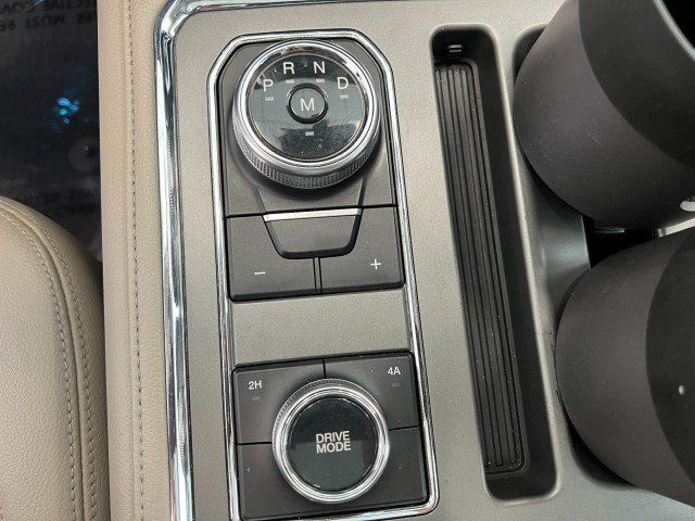 Used 2018 Ford Expedition Max XLT w/ Equipment Group 202A AWD/4WD image 32