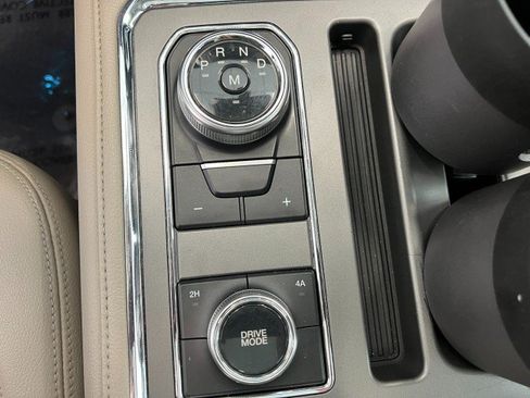 Used 2018 Ford Expedition Max XLT w/ Equipment Group 202A AWD/4WD image 32