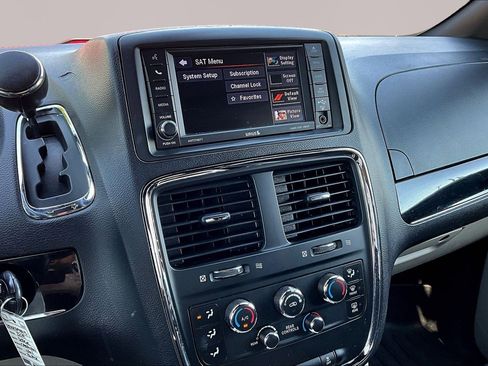 Used 2019 Dodge Grand Caravan SXT FWD image 9