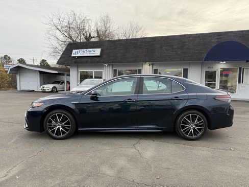 Used 2021 Toyota Camry SE image 5