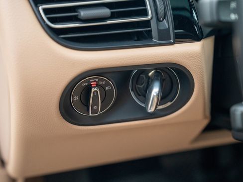 Used 2024 Porsche Macan image 14