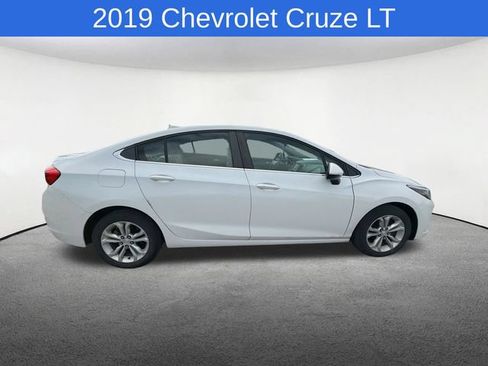 Used 2019 Chevrolet Cruze LT w/ Convenience Package FWD image 19