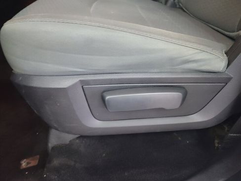 Used 2016 RAM 1500 Classic SLT w/ SLT Plus D￩cor Group image 19