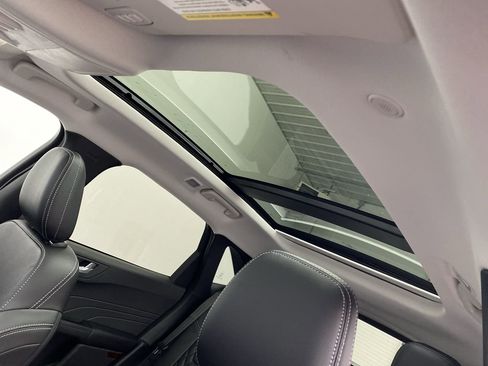 New 2024 Ford Escape SE w/ PHEV Premium Package image 7