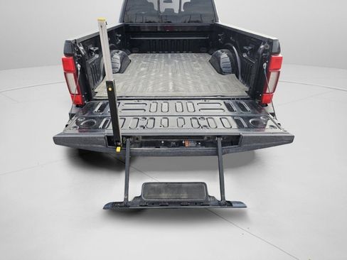 Used 2022 Ford F250 Limited w/ FX4 Off-Road Package image 31