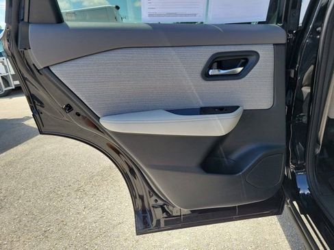 Used 2023 Nissan Rogue SV FWD image 13