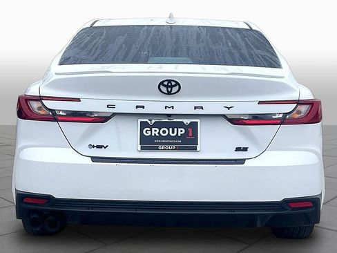 Used 2025 Toyota Camry SE w/ Convenience Package image 5