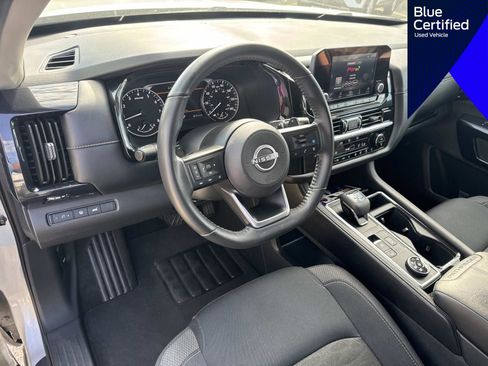 Used 2025 Nissan Pathfinder SV AWD/4WD image 23