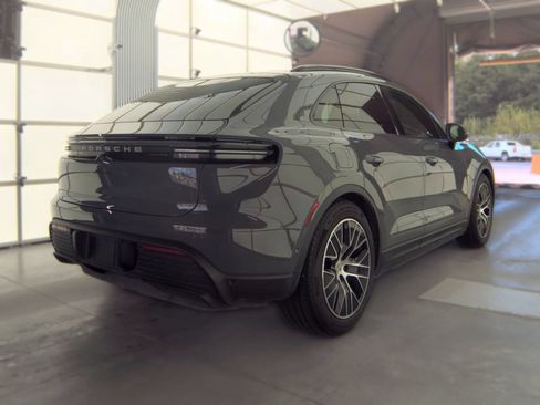 Used 2025 Porsche Macan Electric RWD image 7