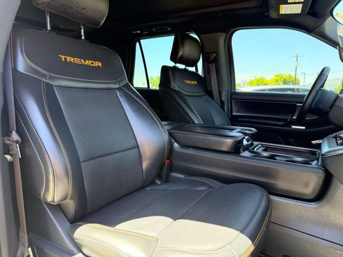 Used 2025 Ford Expedition Tremor AWD/4WD image 24