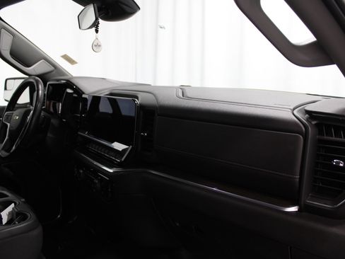 Used 2022 Chevrolet Silverado 1500 LT AWD/4WD image 25