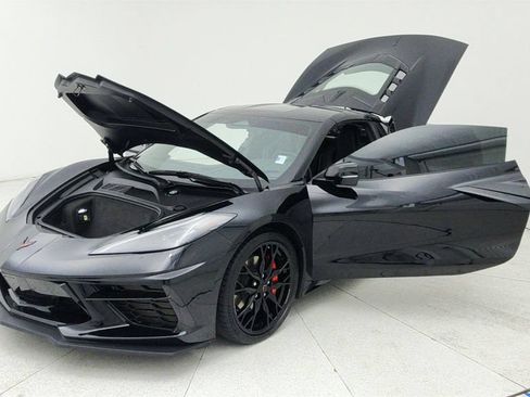 Used 2025 Chevrolet Corvette Stingray Coupe w/ 1LT RWD image 10