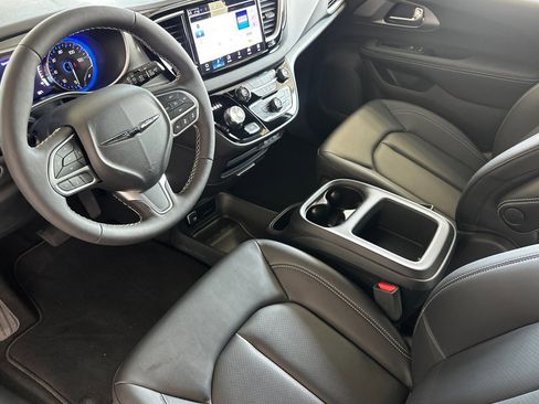 New 2025 Chrysler Voyager LX image 10