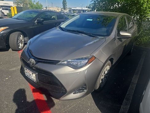 Used 2017 Toyota Corolla LE image 1