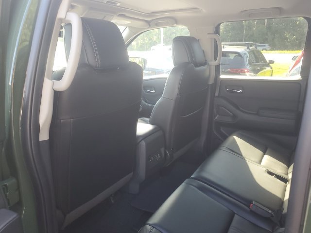 Used 2023 Nissan Frontier SV w/ SV Premium Package RWD image 8